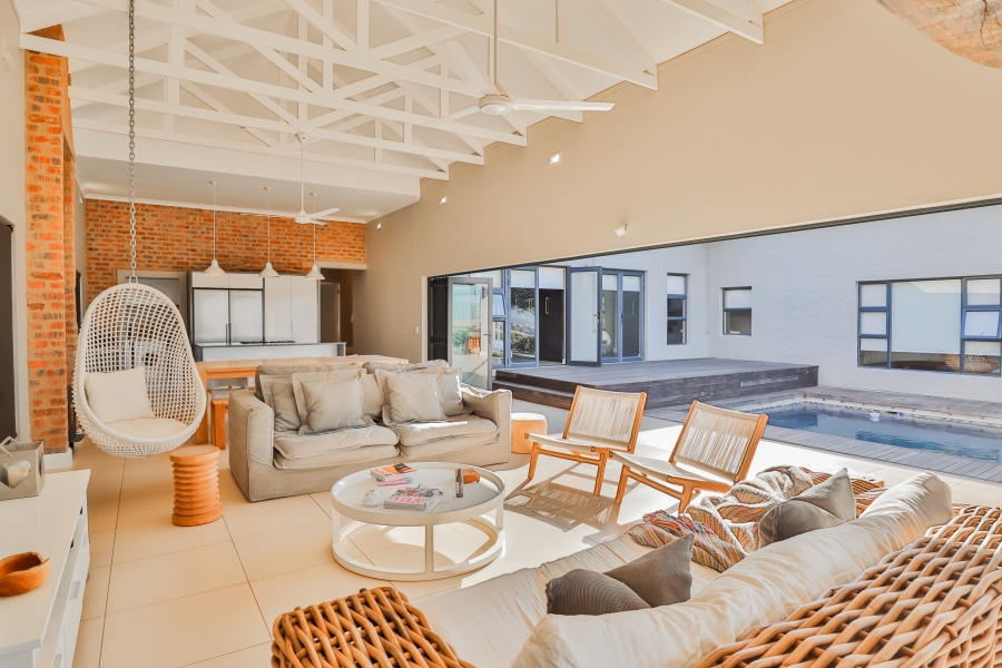 5 Bedroom Property for Sale in The Coves North West